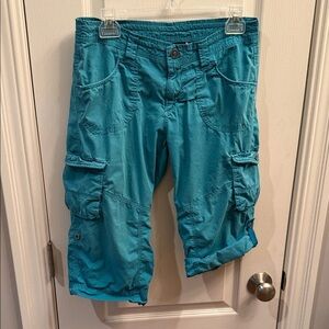 Kuhl Cargo Capri shorts. Women size 6